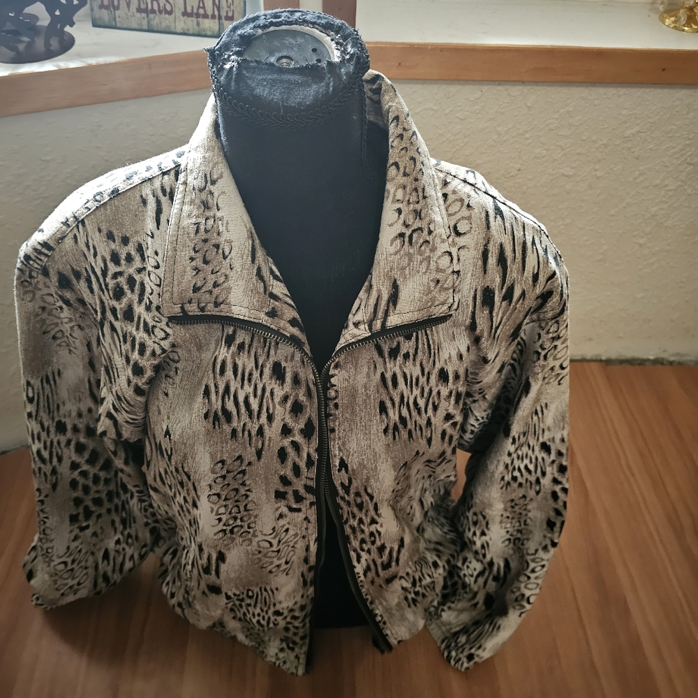 Vital Zone Leopard Print Jacket Size  M